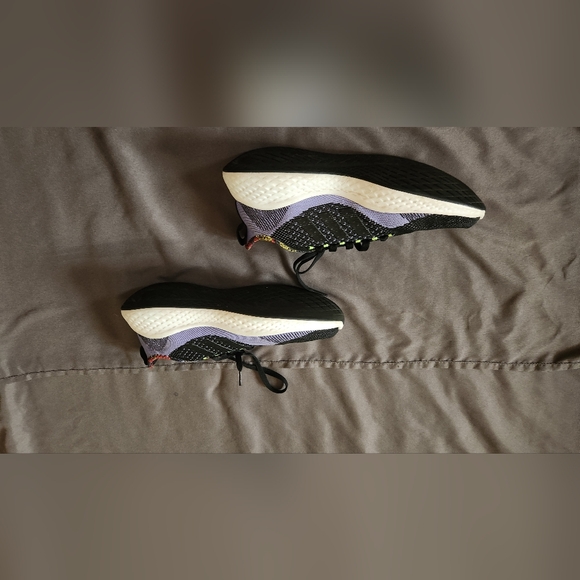 Shoes - Picture 3 of 9